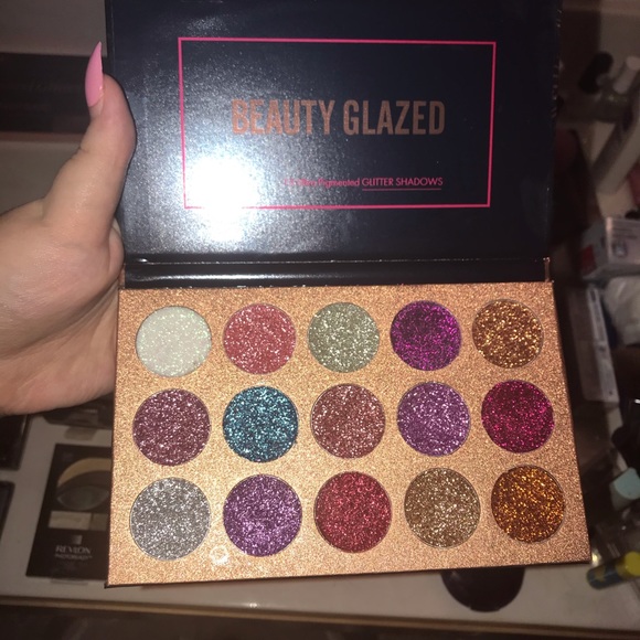 eyeshadow pallet - Picture 3 of 3